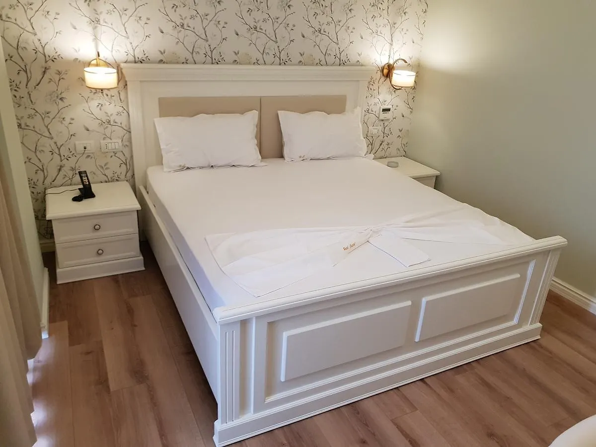 Crystal Hotel Durres 0*,
