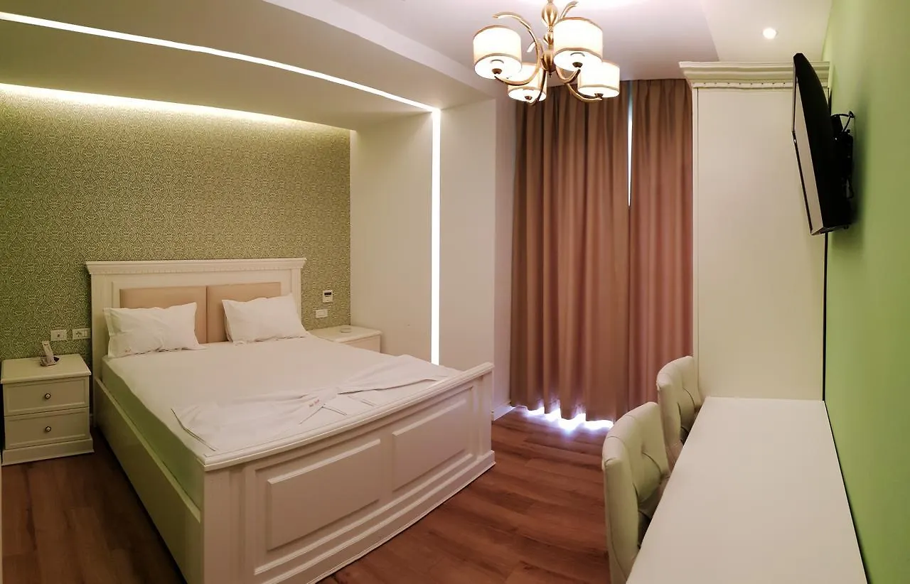 Crystal Hotel Durres 0*,