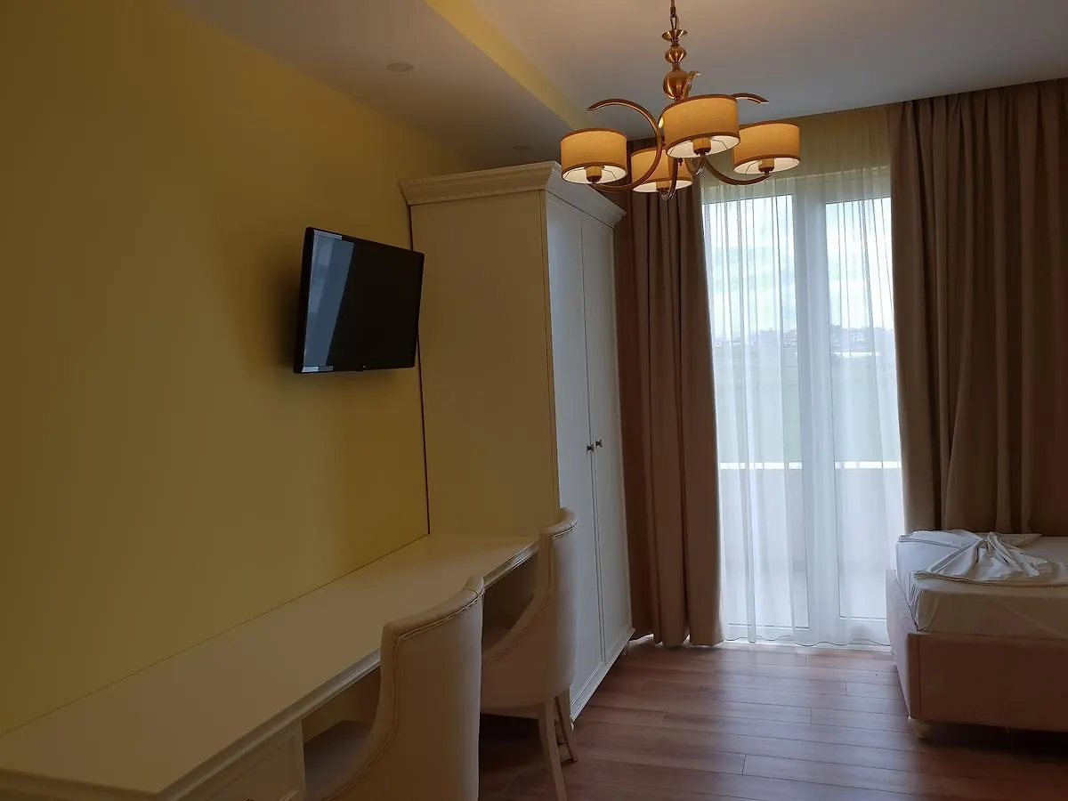 Crystal Hotel Durres